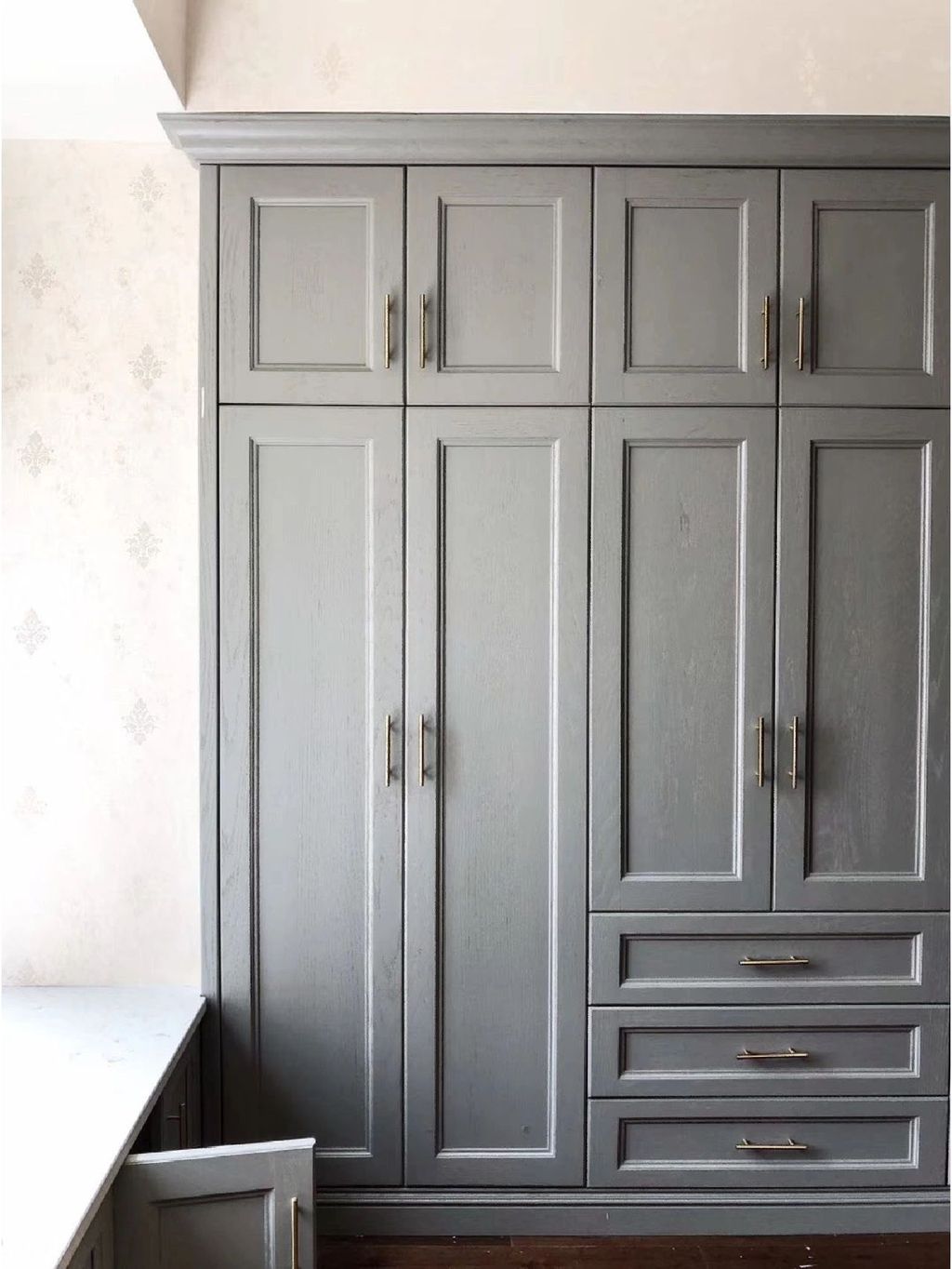 七度灰柜门与乳胶漆色彩搭配指南