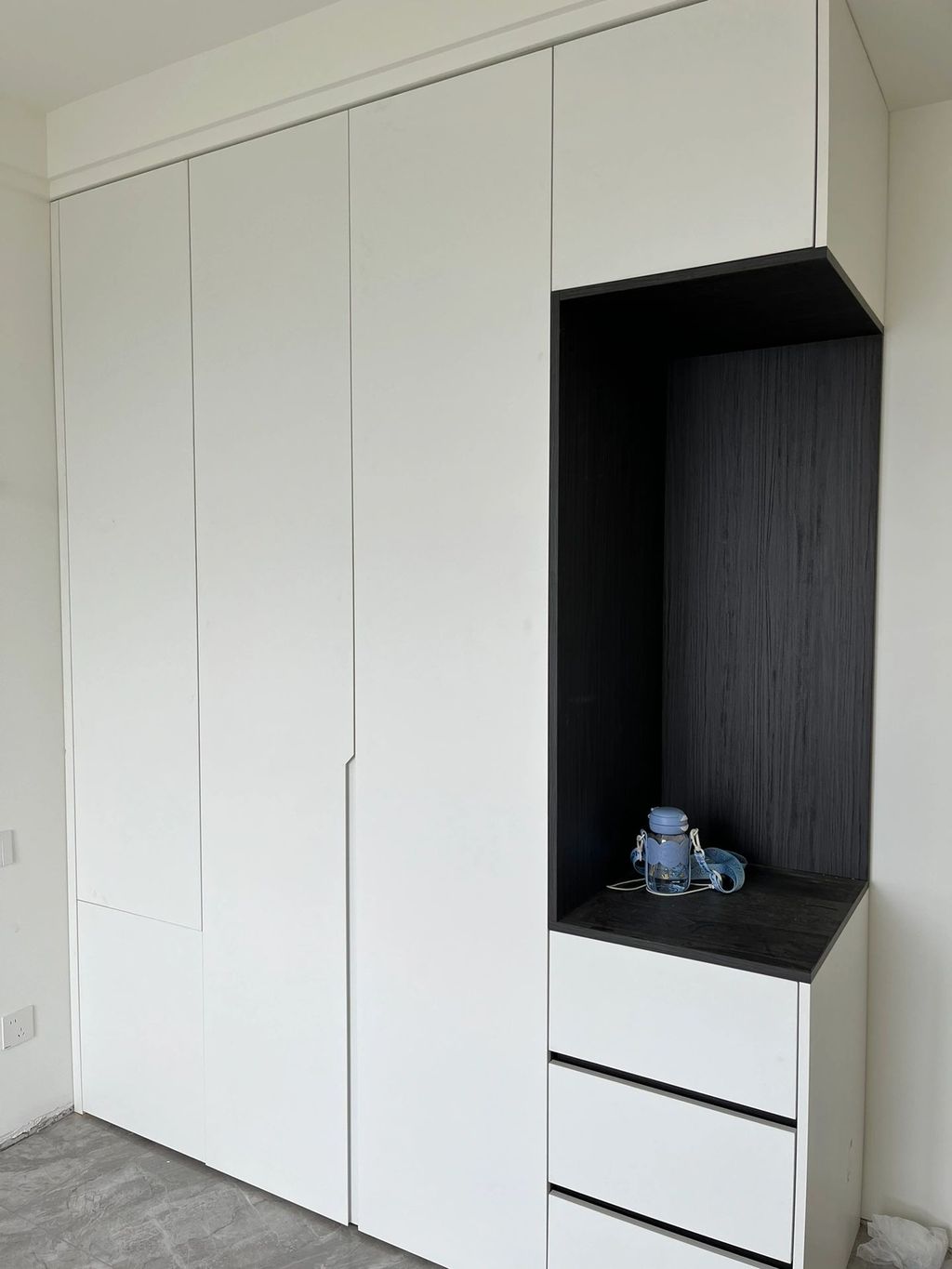 衣柜转角床头柜设计巧妙装饰小空间