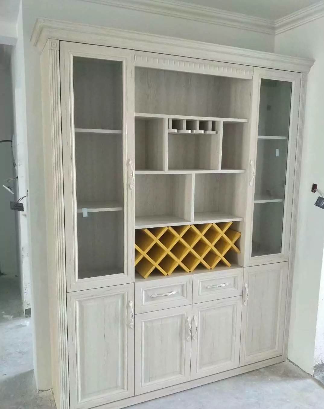 成都福满楼酒柜室内设计有哪些特点？