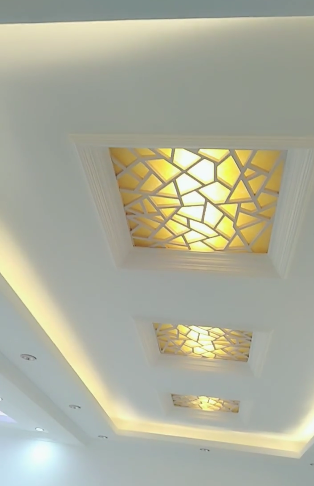 厨卫蜂窝大板搭配灯具指南，为空间增色添彩