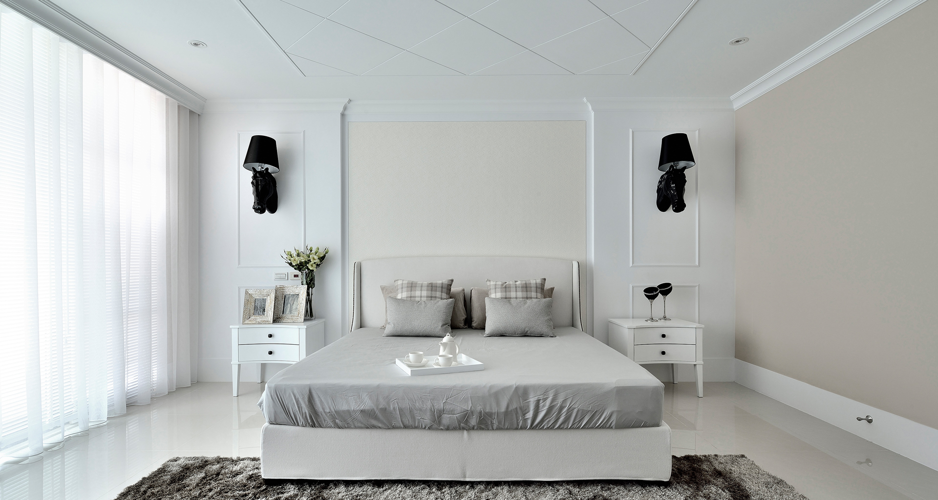 上墙灰色下墙白色：色彩搭配提升居家质感