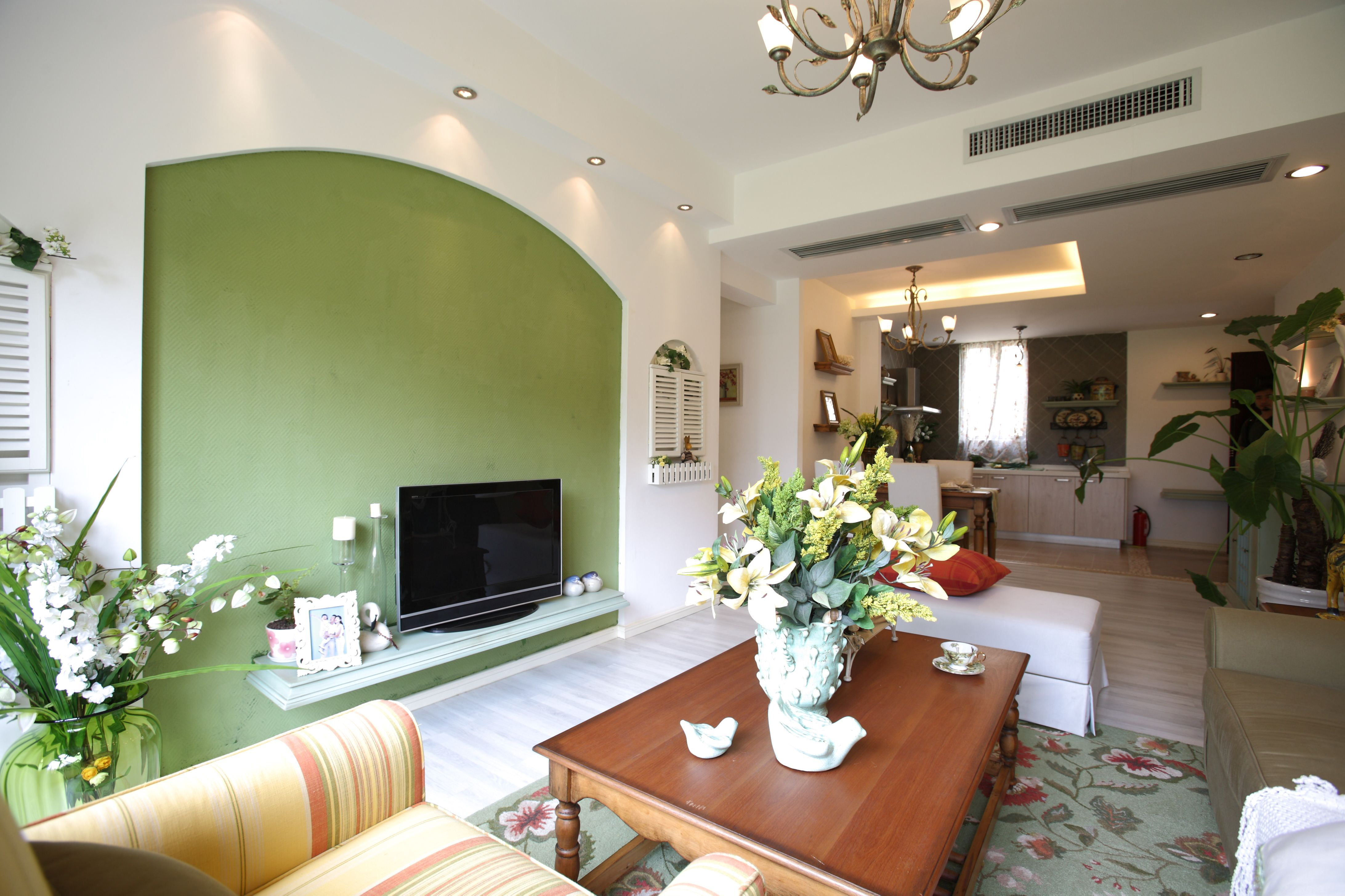 如何选择绿沙发搭配的地毯，让家居更时尚优雅