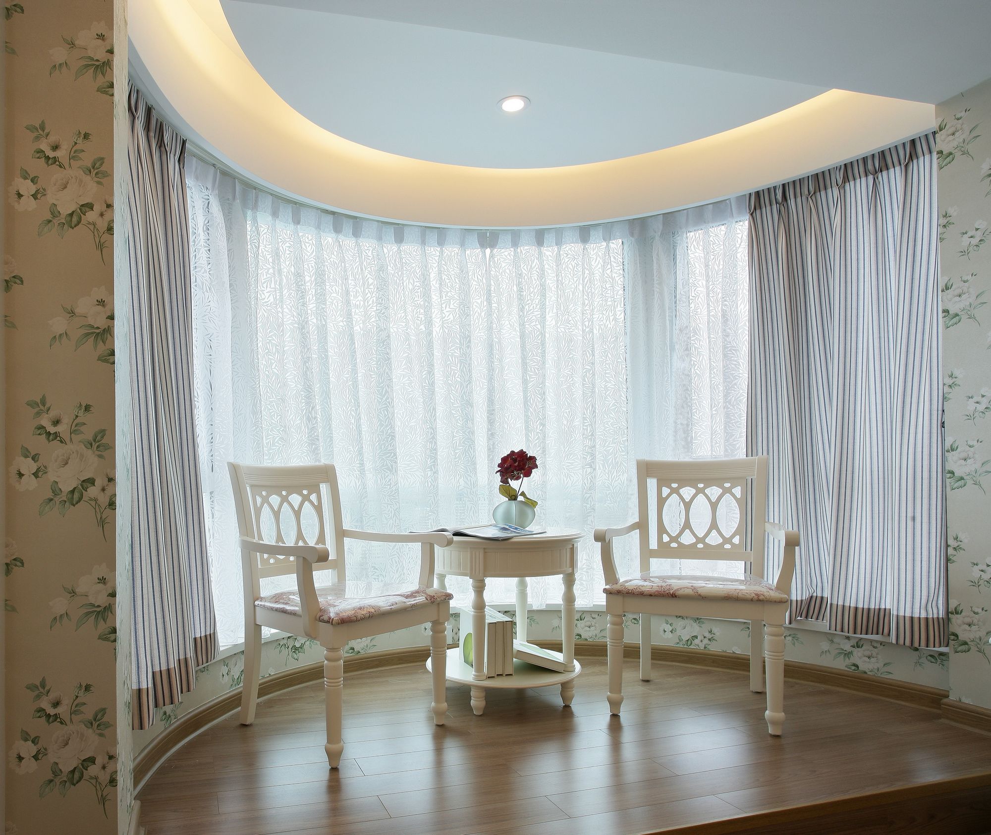 白色家具与窗帘颜色搭配技巧，为家居增添独特魅力