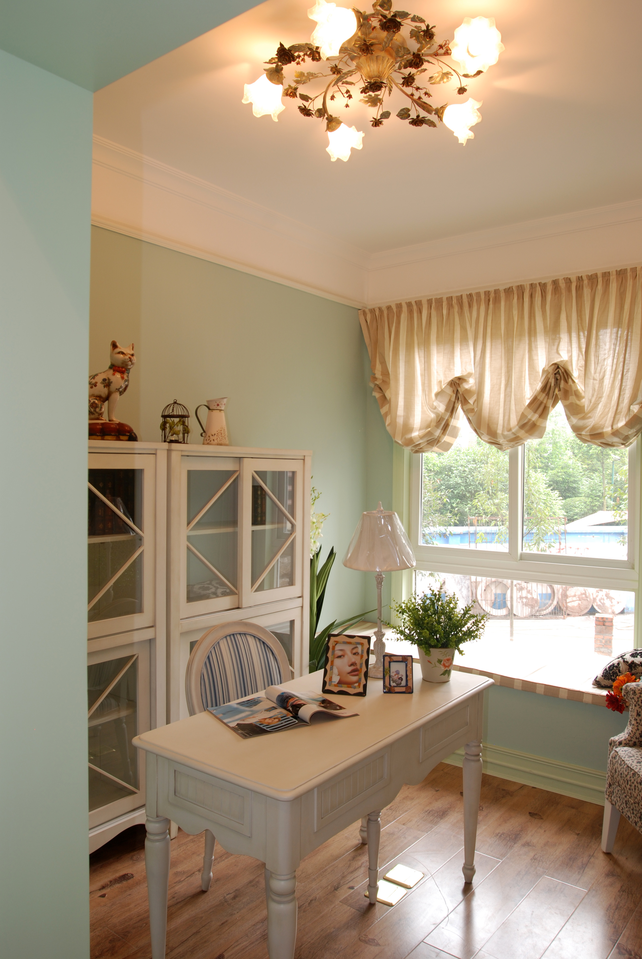 飘窗铺设技巧：省钱又好看