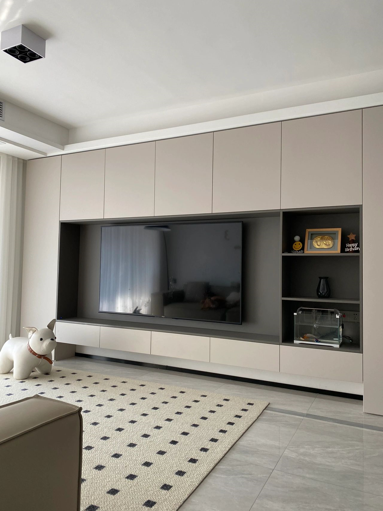 浅灰色电视柜搭配沙发效果解析