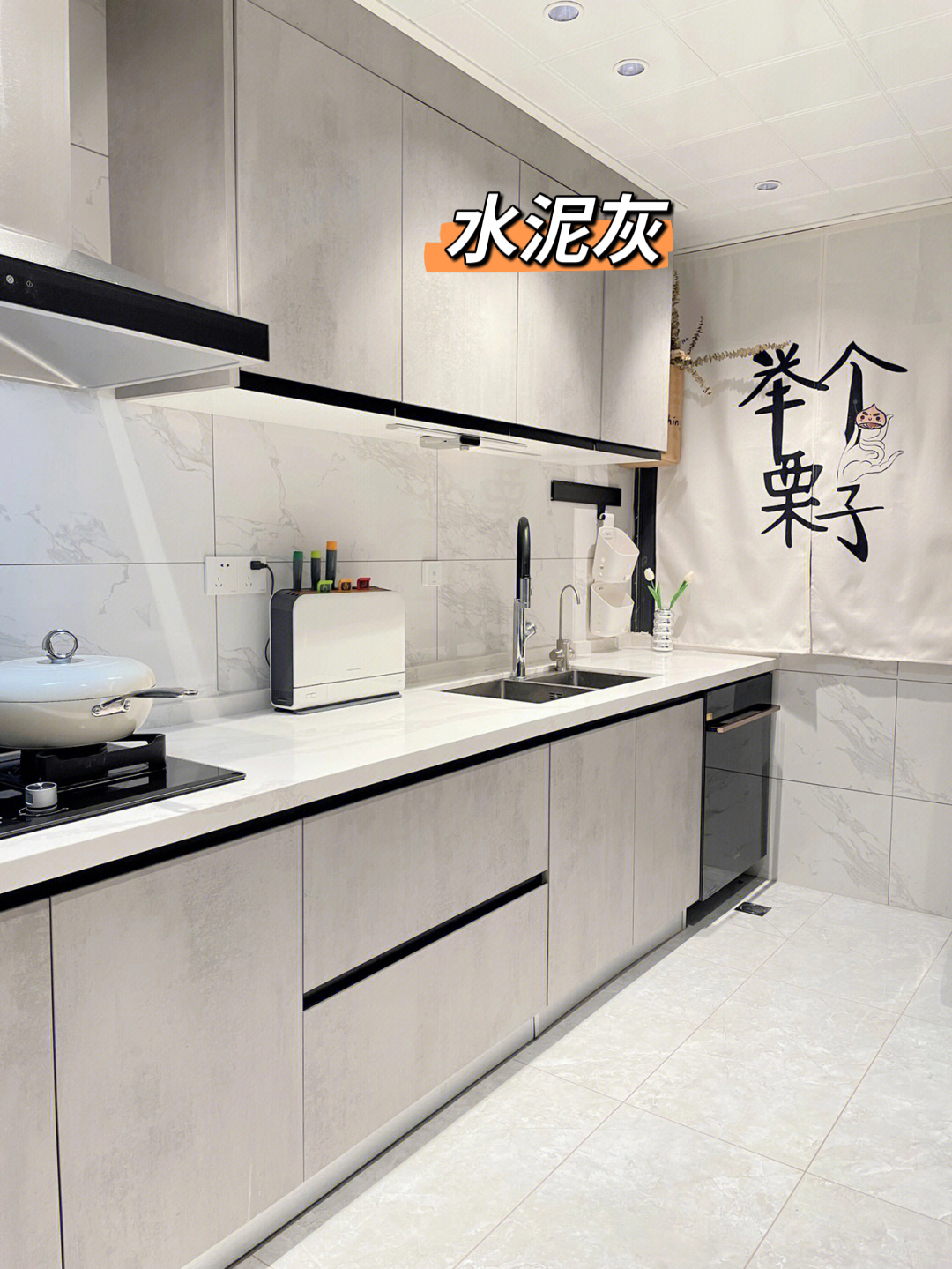 厨房墙砖选择：白色与灰色到底哪个更好看？