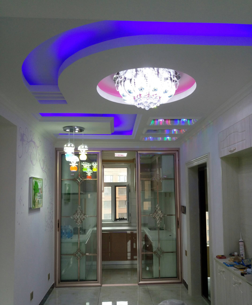 阳台生态板吊顶搭配什么灯更好看？实用建议与灵感