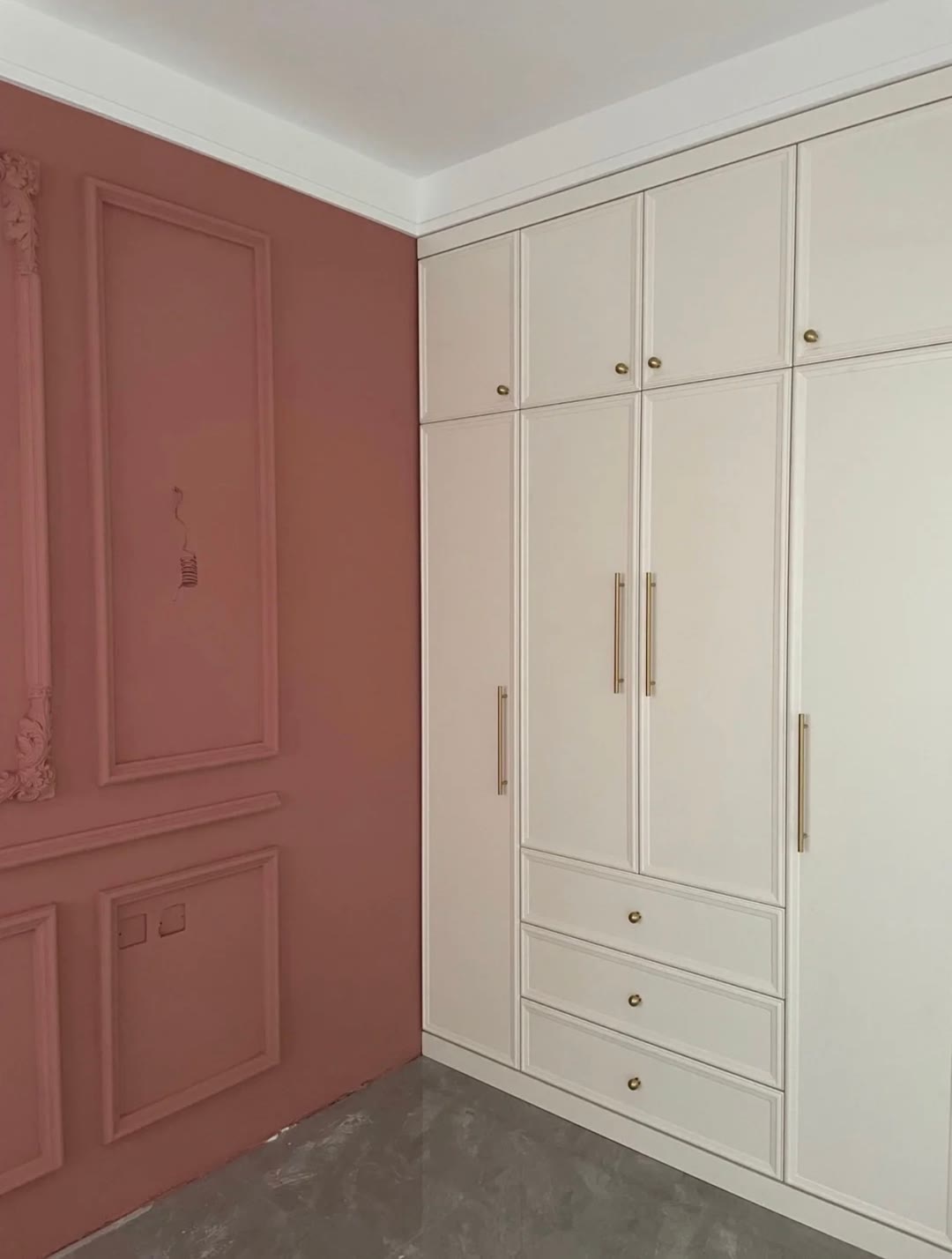 乳胶漆肉粉色搭配绿色效果如何？设计师解读颜色搭配的惊艳效果