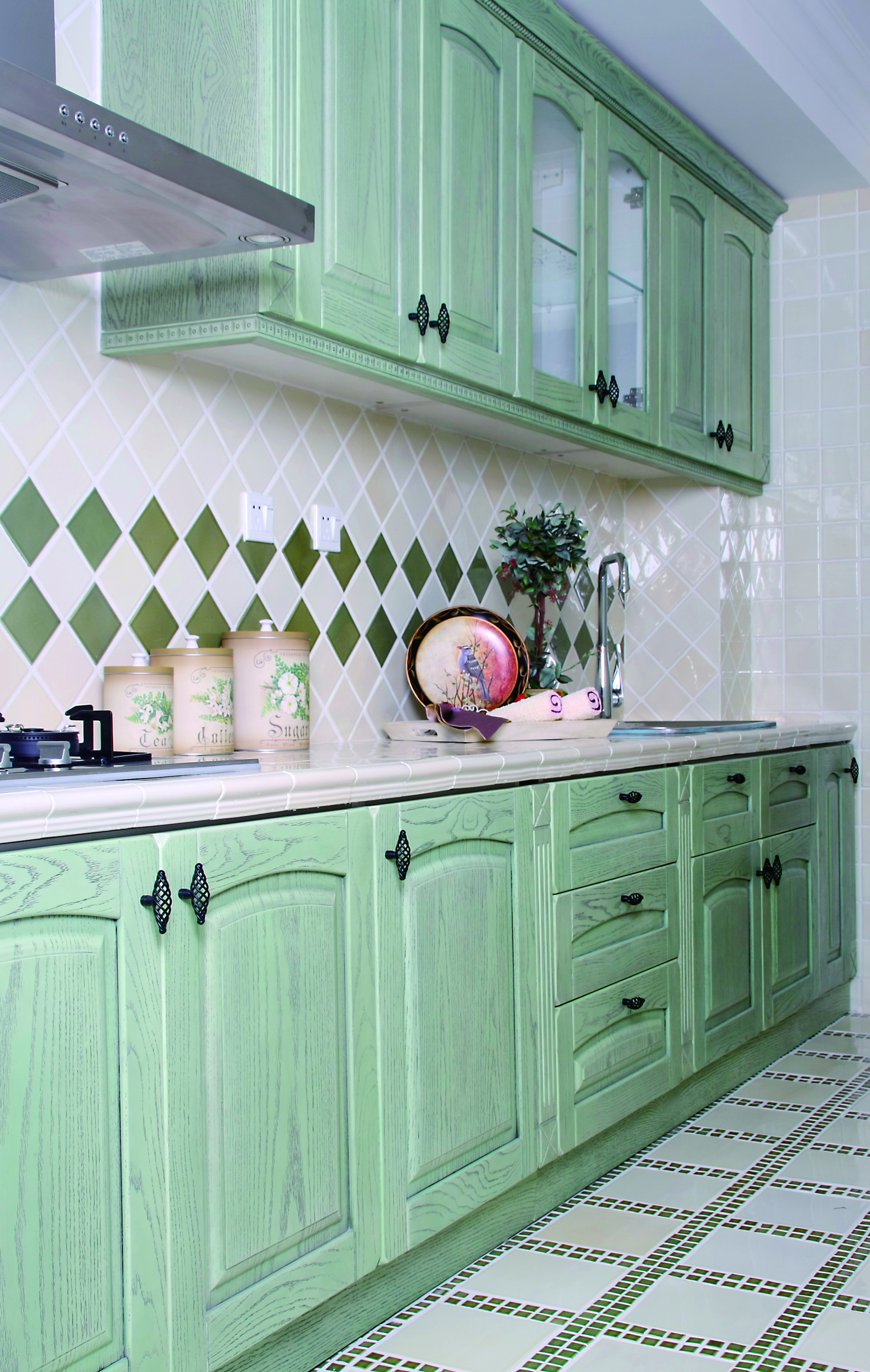 墨绿色美式复古风：打造经典优雅的居家环境