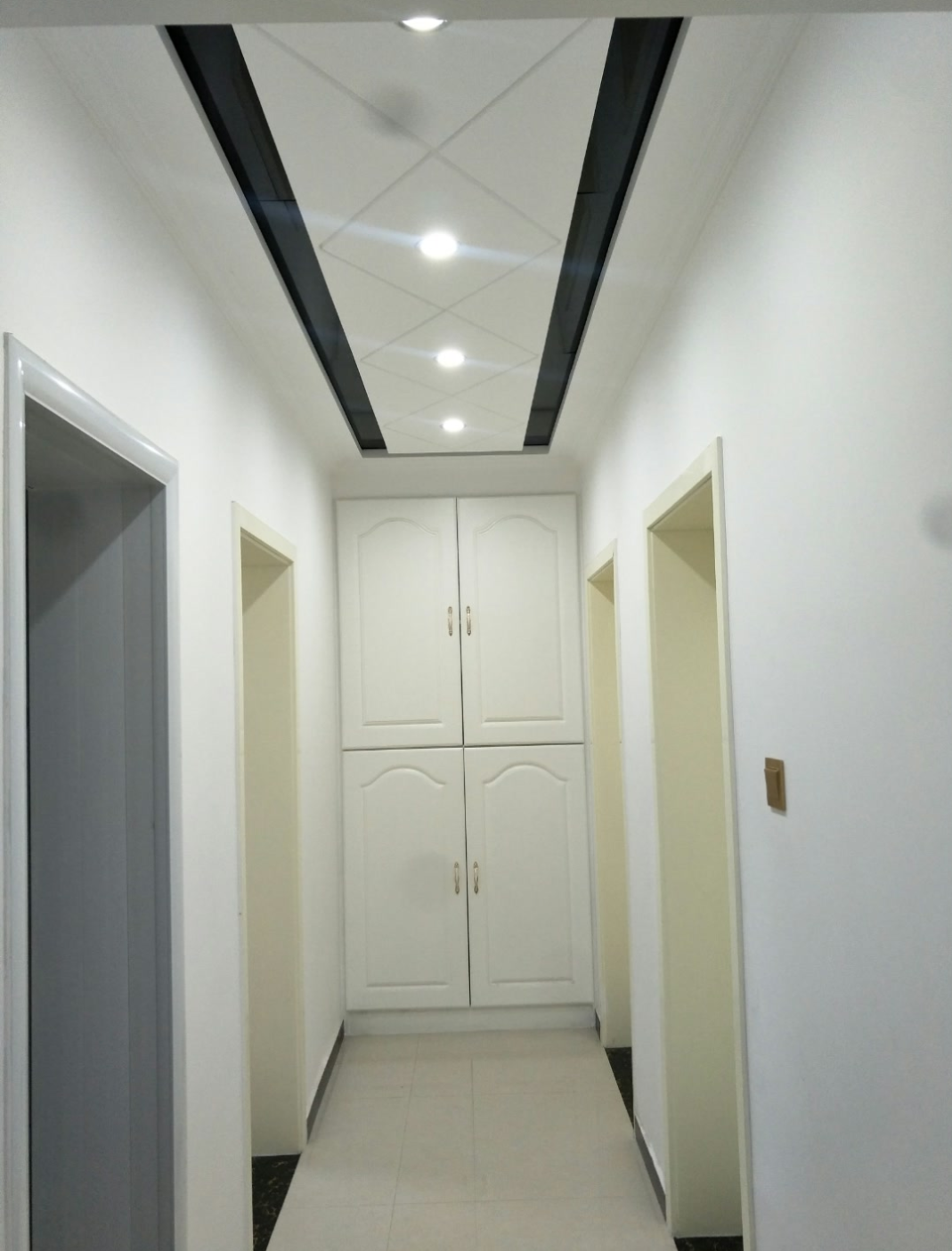窄长型自建房设计：空间优化与创意解决方案