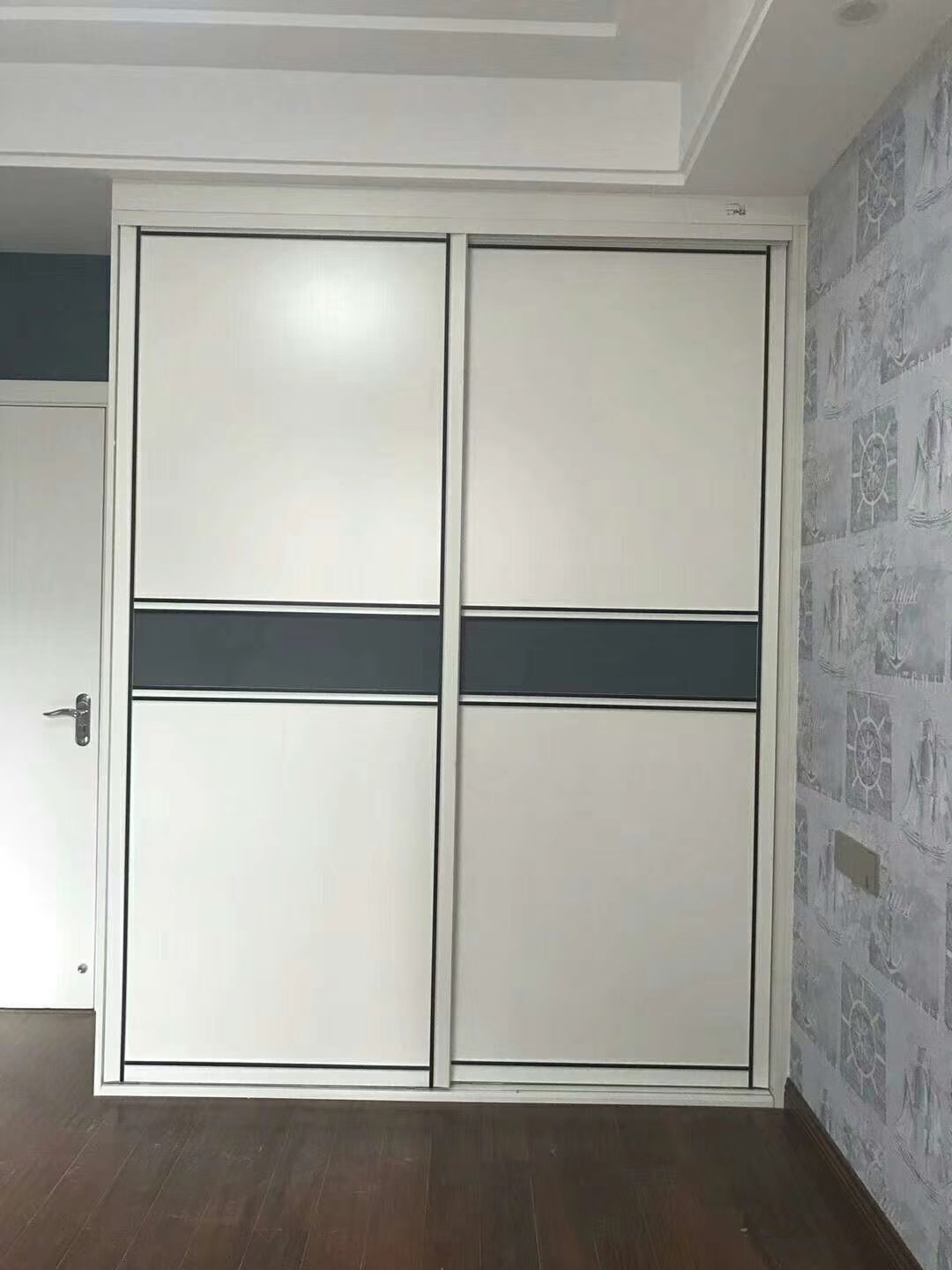影视墙上的门如何设计更实用又美观？