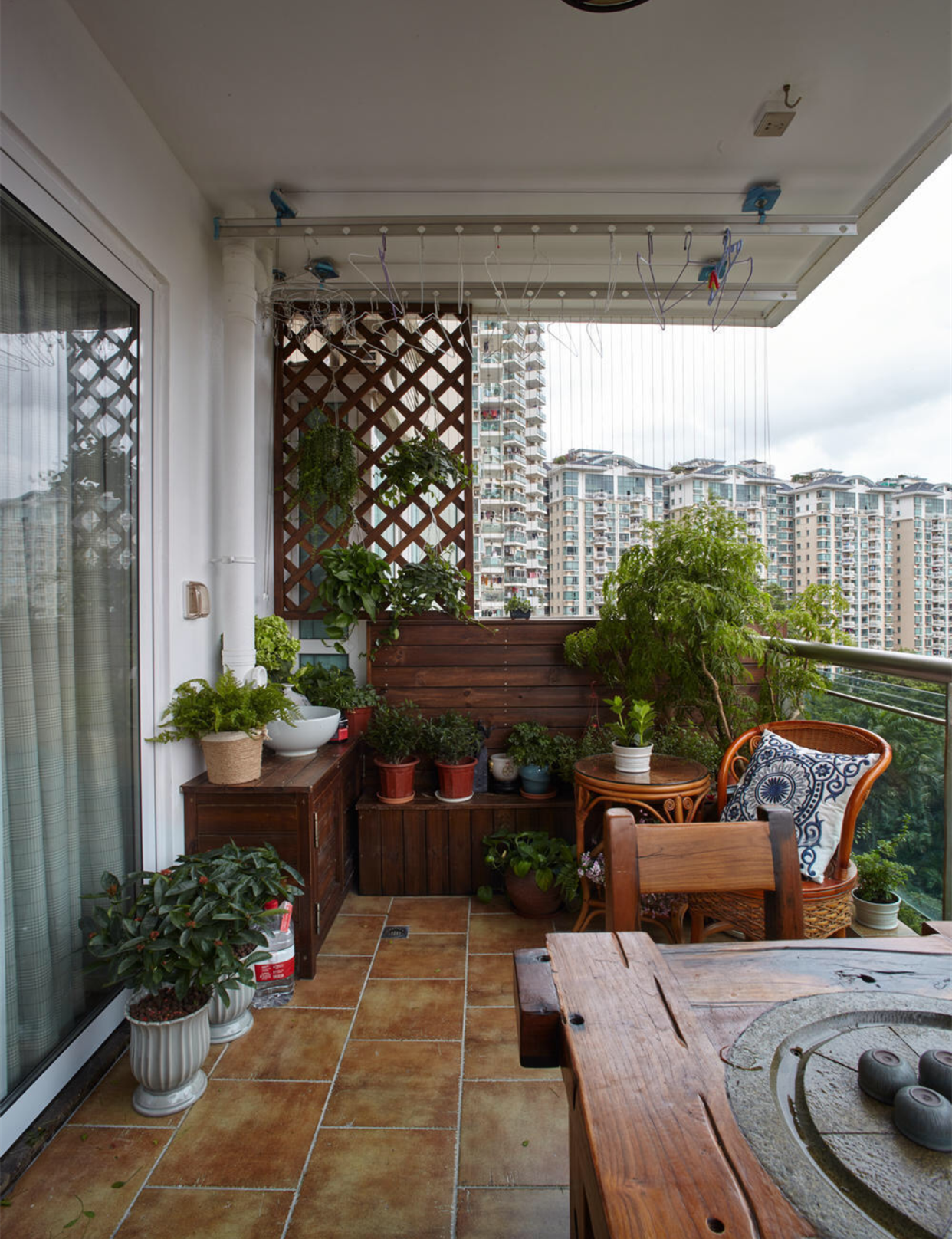 小露台与大露台的优缺点对比，如何选择更适合你的家居空间