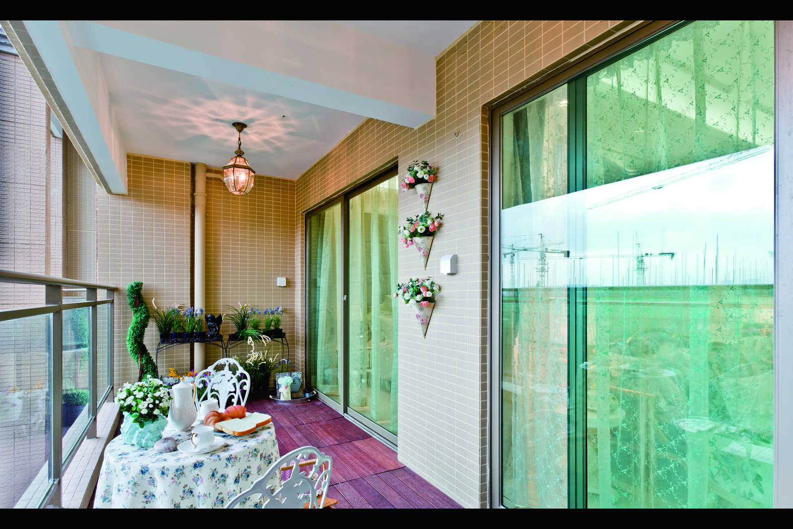 阳台玻璃窗装修技巧与设计推荐